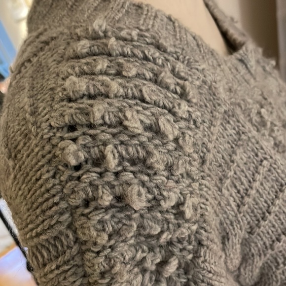 Banana Republic Italian Yarn Sweater - Picture 5 of 9